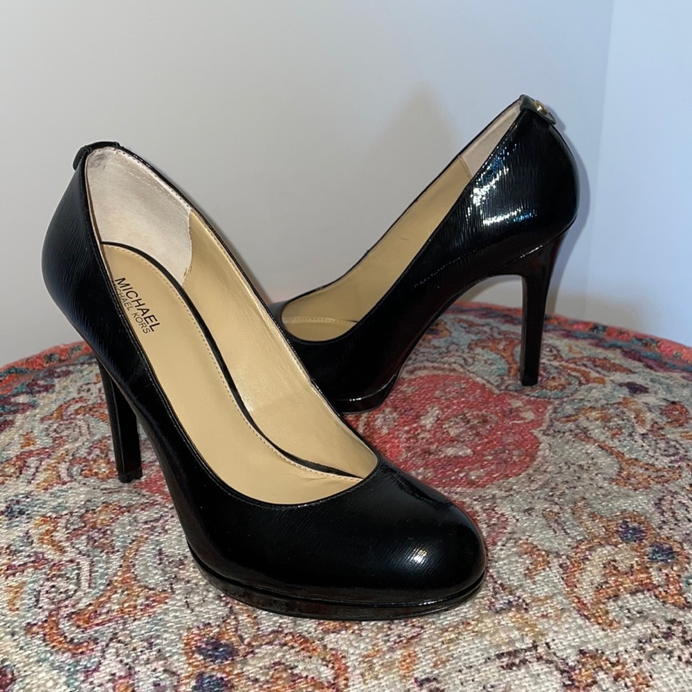 MICHAEL Michael Kors Black Patent Leather High Heel Pumps